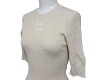 Load image into Gallery viewer, MIUMIU ミュウミュウ 23SS コットン ニットドレス MMA795 サイズ36S ベージュ リブニット ブランドロゴ 美品 中古 4b006948