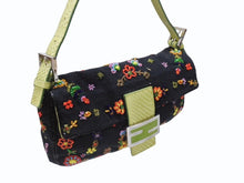 画像をギャラリービューアに読み込む, FENDI フェンディ ビーズ刺繍 マンマバケット ワンショルダーバッグ 26424 ブラック マルチカラー グリーン シルバー金具 ロゴ 美品 中古 4b006967