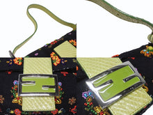 画像をギャラリービューアに読み込む, FENDI フェンディ ビーズ刺繍 マンマバケット ワンショルダーバッグ 26424 ブラック マルチカラー グリーン シルバー金具 ロゴ 美品 中古 4b006967