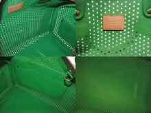 Load image into Gallery viewer, 極美品 LOUIS VUITTON ルイヴィトン モノグラム ペルフォ スピーディ30 ハンドバッグ M95181 グリーン メッシュ 中古 4b006969
