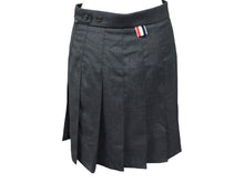Load image into Gallery viewer, 極美品 THOM BROWNE トムブラウン プリーツミニスカート FGC402A サイズ38 トリコロール ウール グレー 中古 4c070807