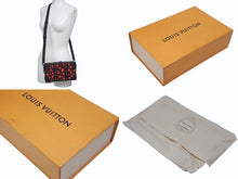 Load image into Gallery viewer, 新品同様 LOUIS VUITTON ルイヴィトン M81905 モノグラム ソフトトランク ドット 草間彌生 ブラック レザー 中古 4b007092