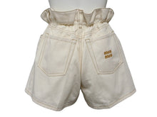 Load image into Gallery viewer, MIUMIU ミュウミュウ ショートパンツ ベージュ コットン ポリエステル 刺繍 ステッチ サイズ25 美品 中古 4b007106