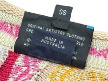 Load image into Gallery viewer, COOGI クージー vintage 半袖 3D立体ニット 編み込み マルチカラー ベージュピンクイエロー系 サイズSS 美品 中古 4b007110