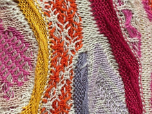 Load image into Gallery viewer, COOGI クージー vintage 半袖 3D立体ニット 編み込み マルチカラー ベージュピンクイエロー系 サイズSS 美品 中古 4b007110