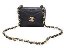 画像をギャラリービューアに読み込む, 極美品 CHANEL シャネル Vステッチ チェーンショルダーバッグ 3番台 AO1115 キャビアスキン ココマーク ブラック ゴールド金具 中古 4b007195