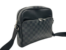 画像をギャラリービューアに読み込む, 極美品 LOUIS VUITTON ルイヴィトン ダミエグラフィット デイトンPM N41408 ショルダーバッグ ブラック シルバー金具 中古 4b007219