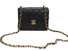画像をギャラリービューアに読み込む, 極美品 CHANEL シャネル ミニマトラッセ17 Sフラップ Sチェーンショルダーバッグ 0番台 ラムスキン ココマーク ブラック ゴールド金具 中古 4b007233