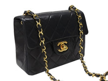 画像をギャラリービューアに読み込む, 極美品 CHANEL シャネル ミニマトラッセ17 Sフラップ Sチェーンショルダーバッグ 0番台 ラムスキン ココマーク ブラック ゴールド金具 中古 4b007233