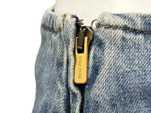 Load image into Gallery viewer, 極美品 MIUMIU ミュウミュウ デニムスカート ボトムス AMM1 2019 421 イタリア製 コットン ブルー サイズ38 中古 4b007280