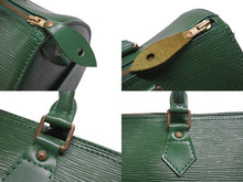 Load image into Gallery viewer, LOUIS VUITTON ルイヴィトン スピーディ30 ハンドバッグ M43004 カバン エピ グリーン レザー ゴールド金具 美品 中古 4b007315