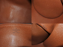 Load image into Gallery viewer, LOUIS VUITTON ルイヴィトン パピヨン26 ハンドバッグ M51386 モノグラム PVC レザー ブラウン ゴールド金具 美品 中古 4b007325