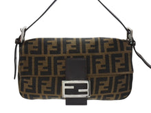 画像をギャラリービューアに読み込む, FENDI フェンディ マンマバケット ワンショルダーバッグ ズッカ柄 キャンバス レザー ブラウン シルバー金具 美品 中古 4b007338
