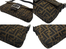 画像をギャラリービューアに読み込む, FENDI フェンディ マンマバケット ワンショルダーバッグ ズッカ柄 キャンバス レザー ブラウン シルバー金具 美品 中古 4b007344