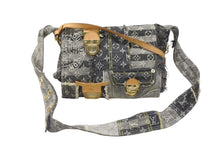 画像をギャラリービューアに読み込む, 極美品 LOUISVUITTON ルイヴィトン パッチワーク ポスティ メッセンジャーバッグ M95375 モノグラムデニム グレー 中古 4b007347