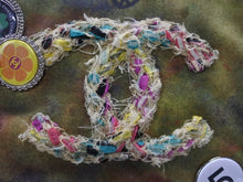 画像をギャラリービューアに読み込む, 極美品 CHANEL シャネル エンブロイダリー グラフィティ ショルダーバッグ A92789 ココマーク 20番台 カーキ 中古 4b007352