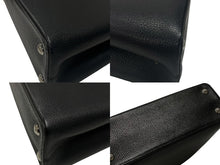 Load image into Gallery viewer, LOUIS VUITTON ルイヴィトン カプシーヌPM M42242 2WAY ハンドバッグ トリヨンレザー ノワール フューシャ 美品 中古 4b007361
