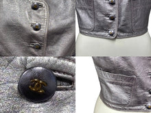 画像をギャラリービューアに読み込む, CHANEL シャネル ココマークボタン ベスト P03671 96P 1996年 スプリングコレクション ラムスキン メタリックパープル 38 美品 中古 4b007375