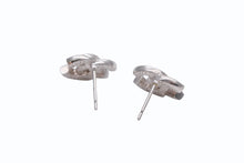 画像をギャラリービューアに読み込む, 極美品 CHANEL シャネル ココマーク ピアス 重量約1.3g C19V刻印 ラインストーン メタル シルバー クリア 両耳用 中古 4b002817