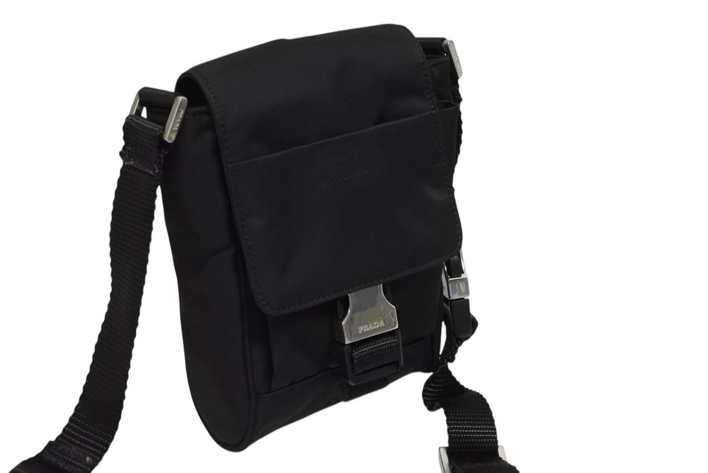 PRADA プラダ トライアングルロゴ ミニショルダーバッグ フォンケース ポーチ ブラック イタリア製 シルバー金具 美品 中古 4b007439