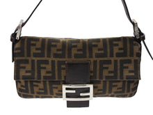 画像をギャラリービューアに読み込む, 極美品 FENDI フェンディ マンマバケット ワンショルダーバッグ 26424 ズッカ柄 キャンバス レザー ブラウン シルバー金具 中古 4b007444