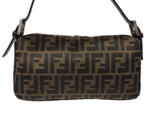 画像をギャラリービューアに読み込む, 極美品 FENDI フェンディ マンマバケット ワンショルダーバッグ 26424 ズッカ柄 キャンバス レザー ブラウン シルバー金具 中古 4b007444