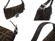 画像をギャラリービューアに読み込む, 極美品 FENDI フェンディ マンマバケット ワンショルダーバッグ 26424 ズッカ柄 キャンバス レザー ブラウン シルバー金具 中古 4b007444