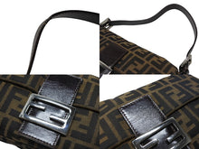 画像をギャラリービューアに読み込む, 極美品 FENDI フェンディ マンマバケット ワンショルダーバッグ 26424 ズッカ柄 キャンバス レザー ブラウン シルバー金具 中古 4b007444