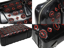 画像をギャラリービューアに読み込む, PRADA プラダ ハンドバッグ ロゴプレート エナメル パテントレザー・エナメル ブラック レッド 美品 中古 4b007454