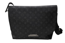 画像をギャラリービューアに読み込む, 極美品 LOUIS VUITTON ルイヴィトン メッセンジャーPM モノグラム ブラック エクリプス M40565 シルバー金具 中古 4b007459