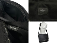 画像をギャラリービューアに読み込む, 極美品 LOUIS VUITTON ルイヴィトン メッセンジャーPM モノグラム ブラック エクリプス M40565 シルバー金具 中古 4b007459