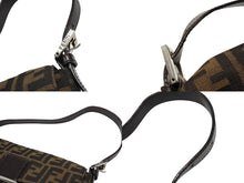 画像をギャラリービューアに読み込む, 極美品 FENDI フェンディ マンマバケット ワンショルダーバッグ 26424 ズッカ柄 キャンバス レザー ブラウン シルバー金具 中古 4b007497