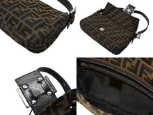 画像をギャラリービューアに読み込む, 極美品 FENDI フェンディ マンマバケット ワンショルダーバッグ 26424 ズッカ柄 キャンバス レザー ブラウン シルバー金具 中古 4b007497