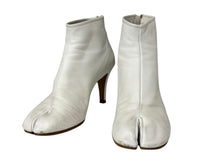 Load image into Gallery viewer, MM6 エムエムシックス メゾンマルジェラ ショートブーツ 足袋 S58WU0272 ホワイト 羊革 サイズ38 美品 中古 4b007537