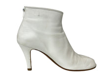 Load image into Gallery viewer, MM6 エムエムシックス メゾンマルジェラ ショートブーツ 足袋 S58WU0272 ホワイト 羊革 サイズ38 美品 中古 4b007537