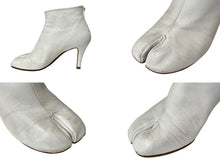 Load image into Gallery viewer, MM6 エムエムシックス メゾンマルジェラ ショートブーツ 足袋 S58WU0272 ホワイト 羊革 サイズ38 美品 中古 4b007537