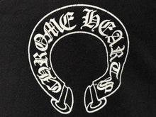 画像をギャラリービューアに読み込む, 極美品 CHROME HEARTS クロムハーツ V字ネック 半袖Ｔシャツ ホースシュー U.S.A製 コットン ブラック ホワイト サイズS 中古 4b007600