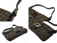 画像をギャラリービューアに読み込む, FENDI フェンディ マンマバケット ワンショルダーバッグ ズッカ柄 キャンバス レザー ブラウン シルバー金具 美品 中古 4b007622