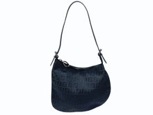 画像をギャラリービューアに読み込む, 極美品 FENDI フェンディ ズッカ柄 マンマホーボーバッグ ワンショルダーバッグ キャンバス レザー ブラック ブラックメタル金具 中古 4b007625