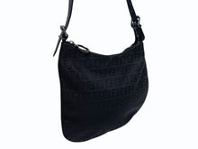 画像をギャラリービューアに読み込む, 極美品 FENDI フェンディ ズッカ柄 マンマホーボーバッグ ワンショルダーバッグ キャンバス レザー ブラック ブラックメタル金具 中古 4b007625