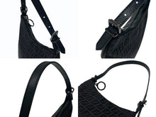 画像をギャラリービューアに読み込む, 極美品 FENDI フェンディ ズッカ柄 マンマホーボーバッグ ワンショルダーバッグ キャンバス レザー ブラック ブラックメタル金具 中古 4b007625