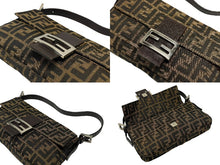 画像をギャラリービューアに読み込む, FENDI フェンディ マンマバケット ワンショルダーバッグ 26424 ズッカ柄 キャンバス レザー ブラウン シルバー金具 美品 中古 4b007626