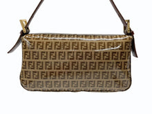 画像をギャラリービューアに読み込む, 極美品 FENDI フェンディ ズッキーノ柄 マンマバケット ワンショルダーバッグ エナメル レザー ブラウン ベージュ ゴールド金具 中古 4b007627