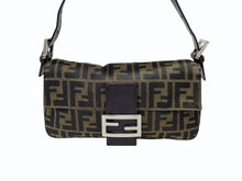 画像をギャラリービューアに読み込む, FENDI フェンディ マンマバケット ワンショルダーバッグ 26424 ズッカ柄 キャンバス レザー ブラウン シルバー金具 美品 中古 4b007629