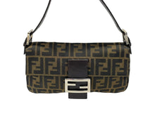 画像をギャラリービューアに読み込む, 極美品 FENDI フェンディ マンマバケット ワンショルダーバッグ ズッカ柄 キャンバス レザー ブラウン シルバー金具 中古 4b007630