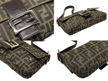 画像をギャラリービューアに読み込む, 極美品 FENDI フェンディ マンマバケット ワンショルダーバッグ ズッカ柄 キャンバス レザー ブラウン シルバー金具 中古 4b007630