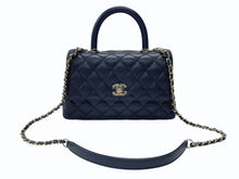 画像をギャラリービューアに読み込む, 新品同様 CHANEL シャネル トップハンドル フラップバッグ ランダム番台 2WAY ココマーク キャビアスキン ネイビー ゴールド金具 中古 4b007648