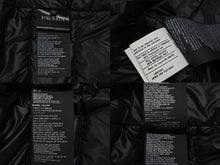 画像をギャラリービューアに読み込む, 極美品 PRADA プラダ トライアングルロゴ ダウンジャケット SGA462 ブラック ナイロン サイズ52 中古 4b007658