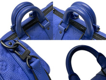 Load image into Gallery viewer, LOUIS VUITTON ルイヴィトン キーポル バンドリエール25 ハンドバッグ M23129 モノグラム トリヨン ブルー ブラック金具 美品 中古 4b007692