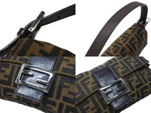 画像をギャラリービューアに読み込む, 極美品 FENDI フェンディ マンマバケット ワンショルダーバッグ 26424 ズッカ柄 キャンバス レザー ブラウン シルバー金具 中古 4b007739